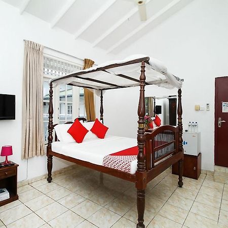 Oyo 347 Hotel Empryean Катунаяка Екстер'єр фото
