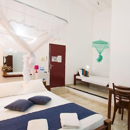 Oyo 347 Hotel Empryean Катунаяка Екстер'єр фото