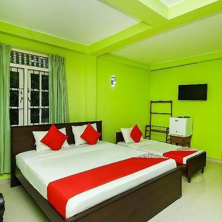 Oyo 347 Hotel Empryean Катунаяка Екстер'єр фото