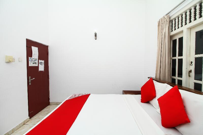 Oyo 347 Hotel Empryean Катунаяка Екстер'єр фото