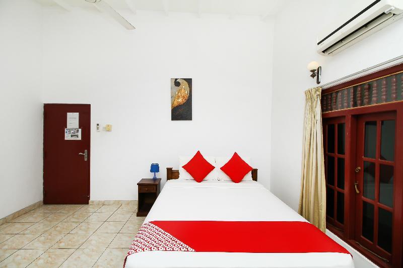 Oyo 347 Hotel Empryean Катунаяка Екстер'єр фото
