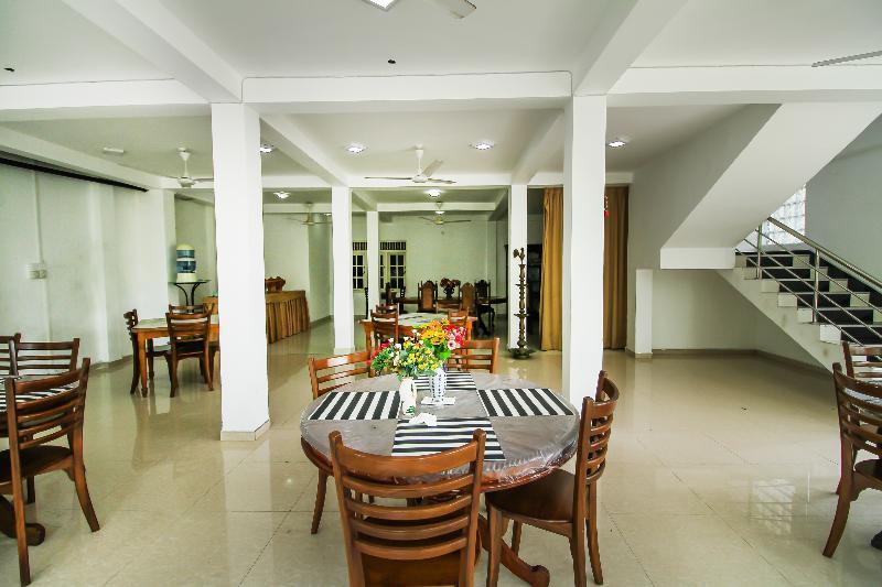 Oyo 347 Hotel Empryean Катунаяка Екстер'єр фото